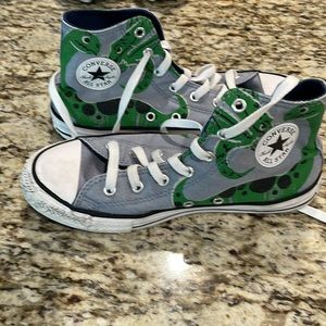 Converse high-tops youth size 5. Blue with dinosaurs.  Good used condition.